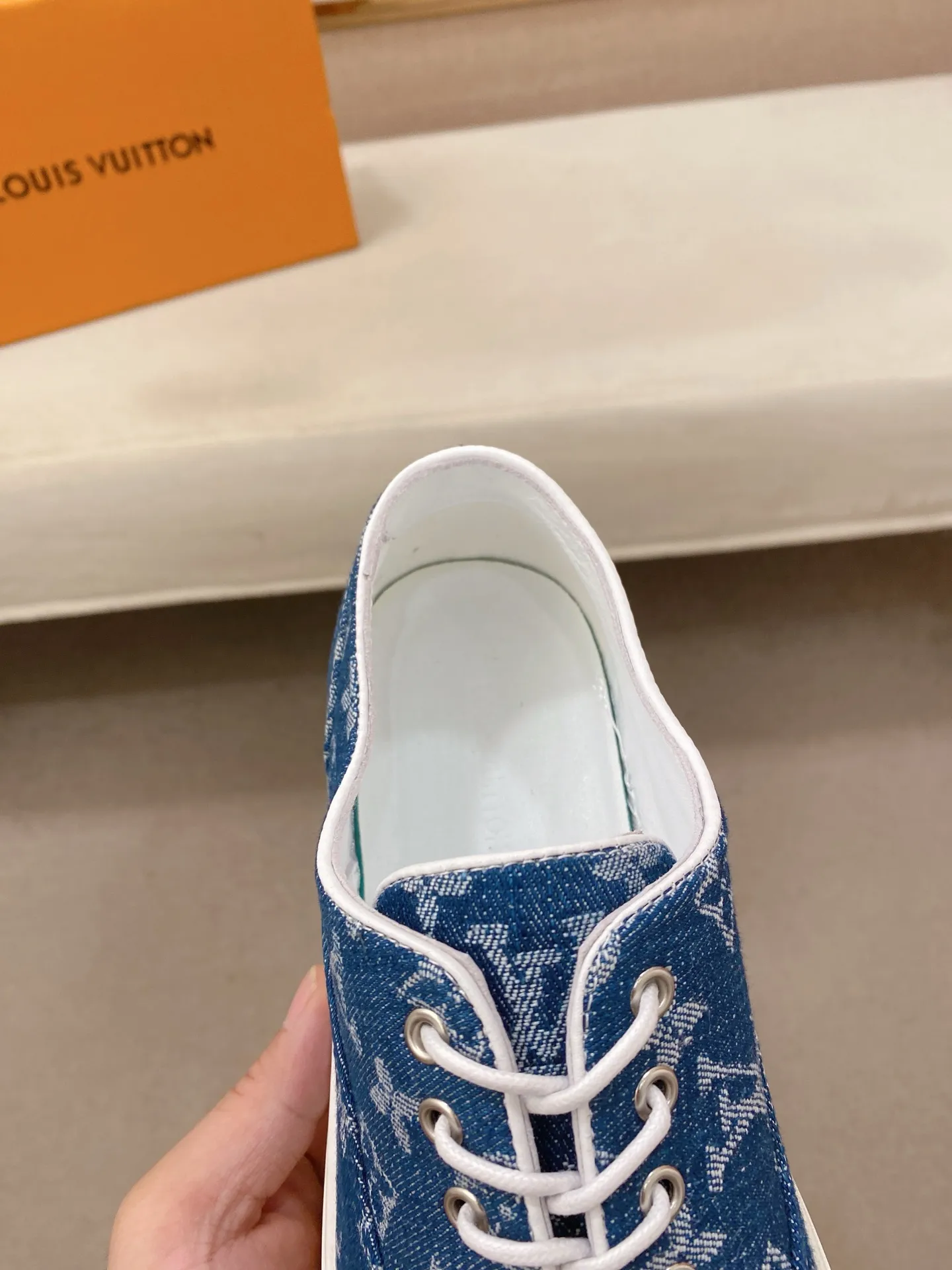 Men's shoes💰 420💰Louis Vuitton (Louis Vuitton/LV) top 🔍🔍 new models are on sale at the same time, the upper 🇮🇹 imported first-layer cowhide from Italy, fully imported sheepskin lining 💪💪, completely 1⃣️ to 1 ⃣️Re-engraved🇮🇹💪💪, ⚠Sole: The original sole is specially provided by the original factory, the exclusive movable molded sole is super comfortable, ⚠The original factory follows the order, 🔍🔍high quality, you can enter and exit the counter at will, welcome to compare⚠. Code number:38-44